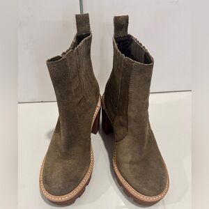 Gianni Bini Suede Lug Sole Boots. Olive Green. Size 5.5M